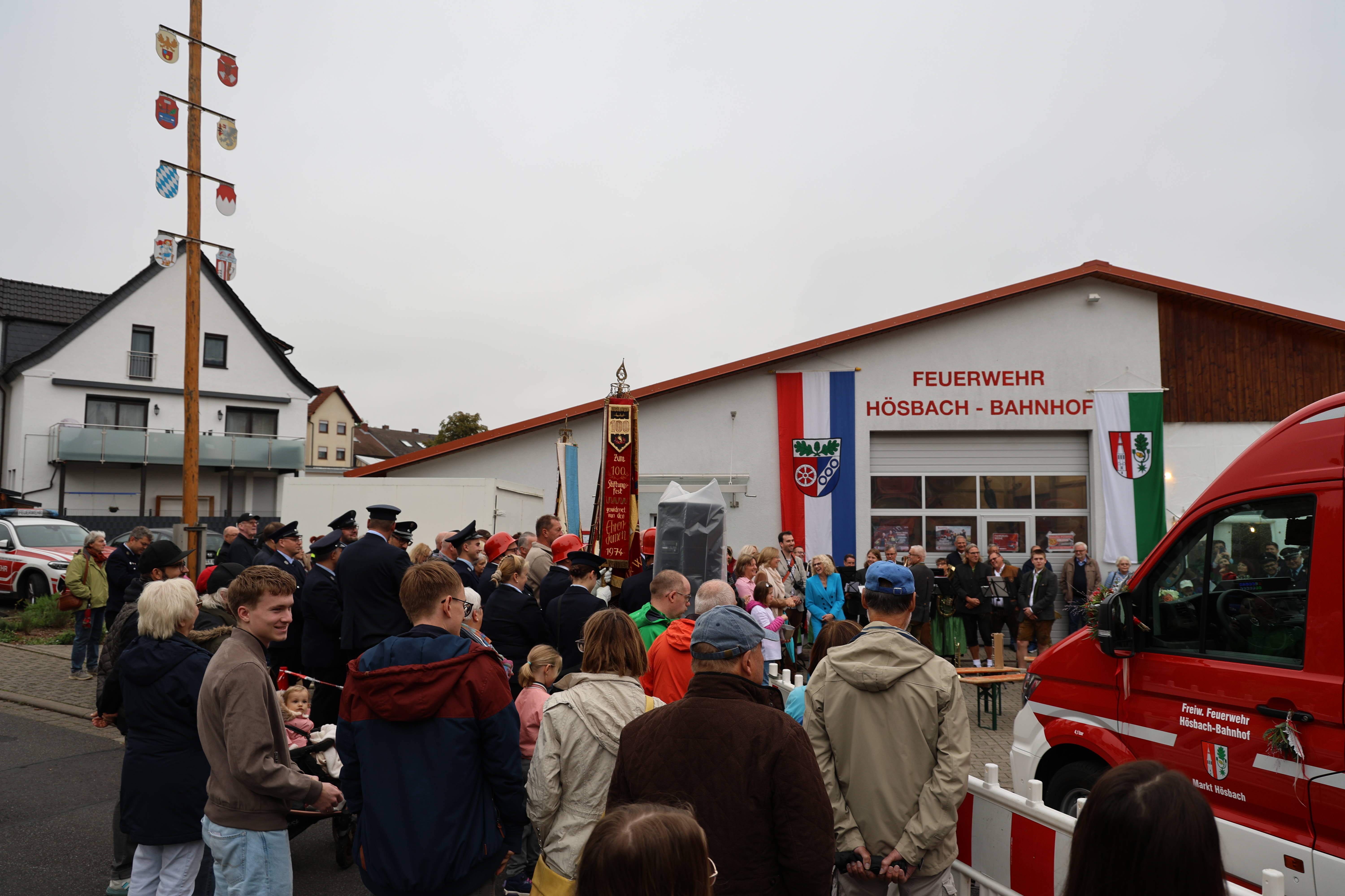 20250927 FF Hösbach Bahnhof Übergabe und Segnung von zwei neuen Fahrzeugen 12