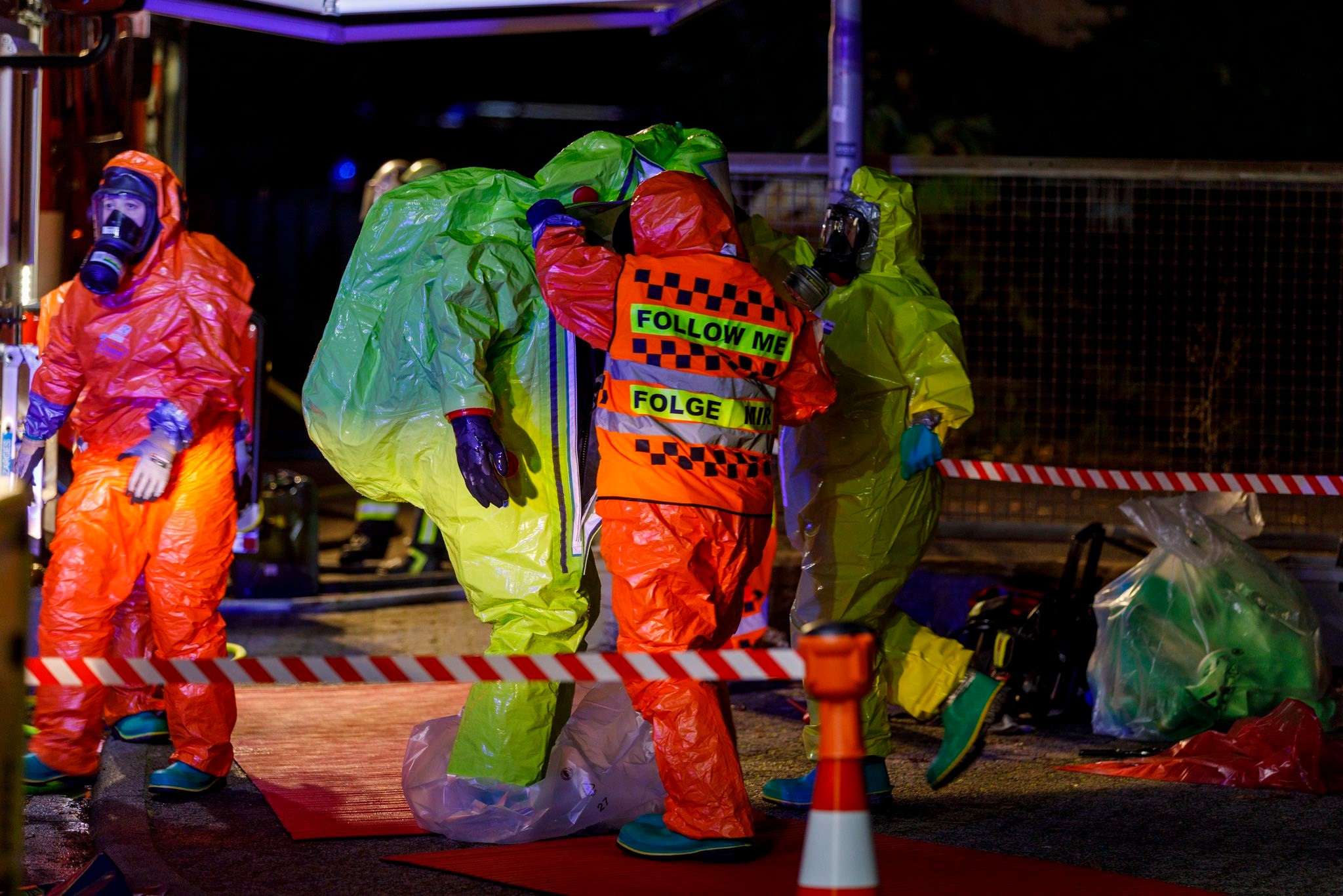 Mainaschaff | Bayern | Deutschland | 07.10..2025: Ein Metallwerkstück in einem Säurebad führte in einem Industriebetrieb zur  massiven Bildung nitroser Gase aus einem Behälter mit rund 6.000 Liter Salpetersäure.Sascha Rheker20251007[Inhaltsveraendernde Manipulation des Fotos nur nach ausdruecklicher Genehmigung des Fotografen. Vereinbarungen ueber Abtretung von Persoenlichkeitsrechten/Model Release der abgebildeten Person/Personen liegt/liegen nicht vor.]