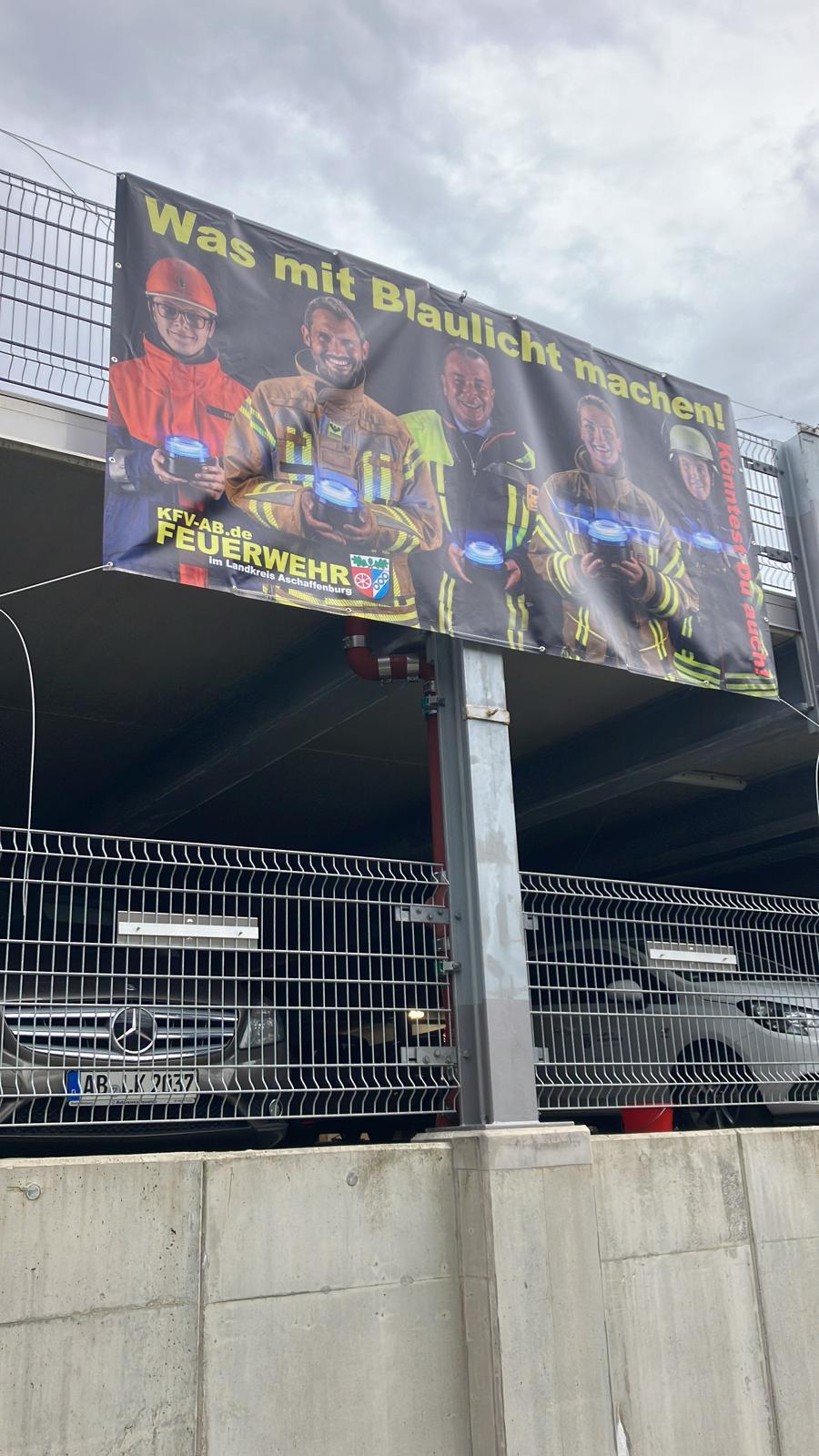 20240712 Banner Was mit Blaulicht machen am Landratsamt 1