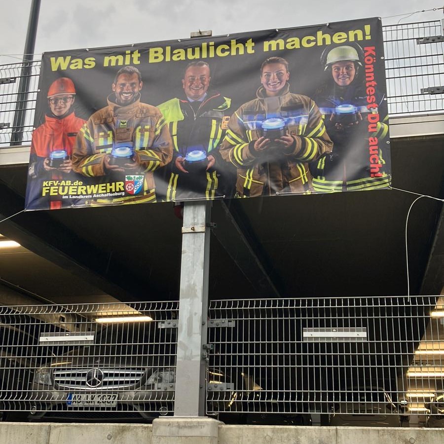20240712 Banner Was mit Blaulicht machen am Landratsamt 3