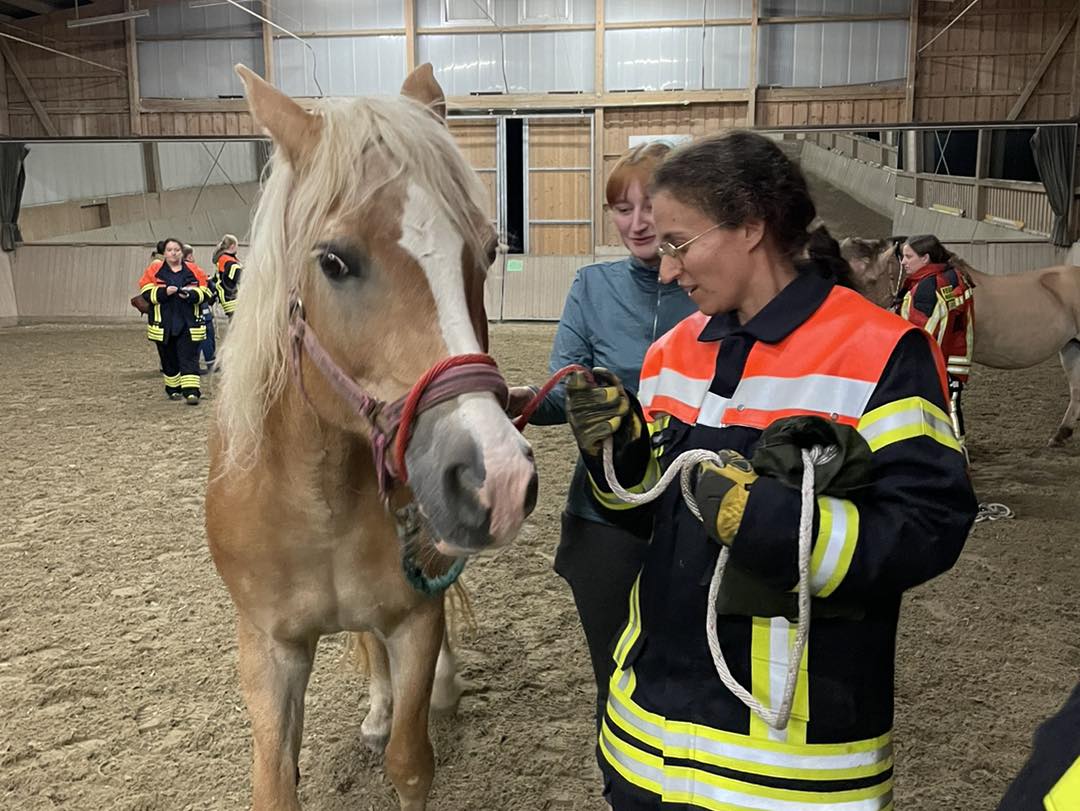20240925 KFV FR Frauen Frauenausbildung Großtierrettung 13