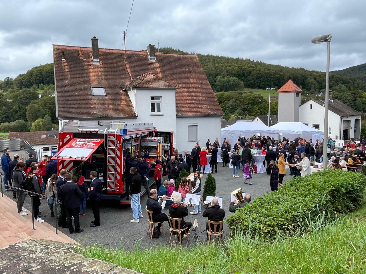20241003 Übergabe und Segnung des neuen HLF 10 der FF Niedersteinbach 4