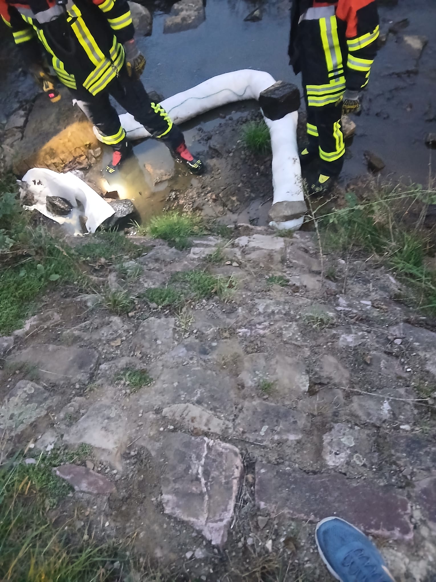 20250907 Öl auf Gewässer Hösbach 5