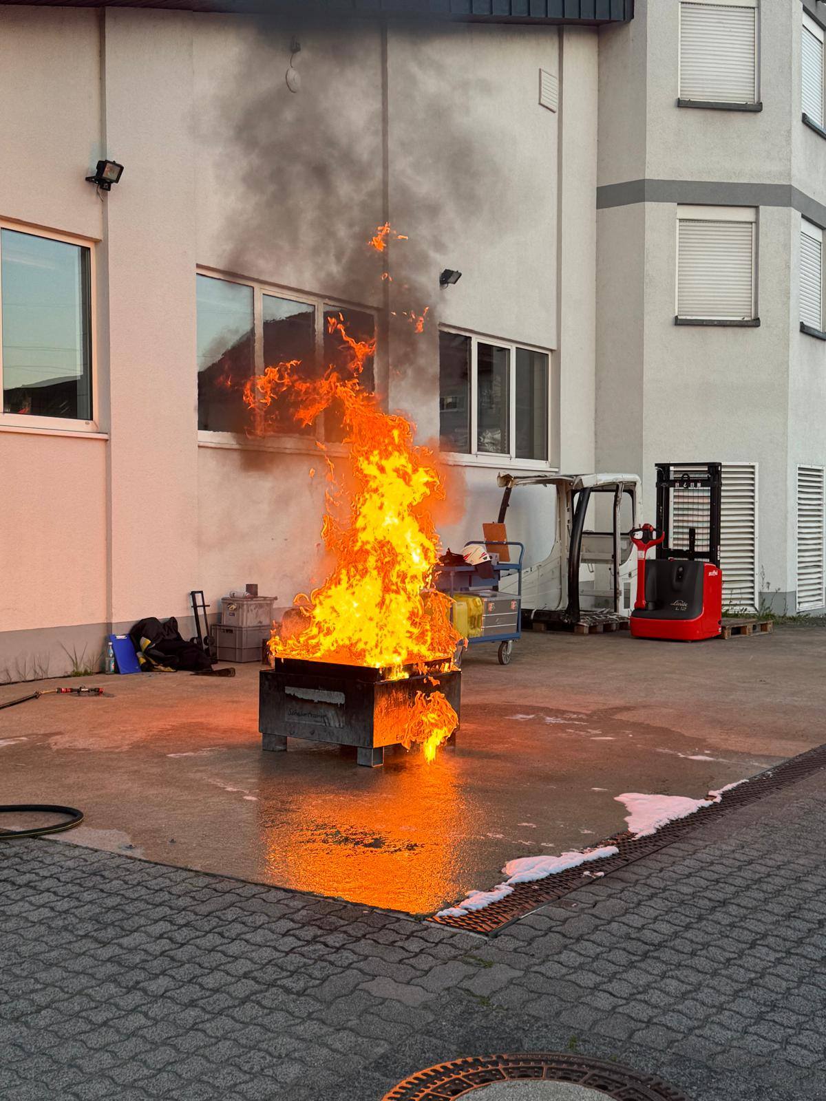 20250513 Schaumausbildung der FF Westerngrund in Mainaschaff 15