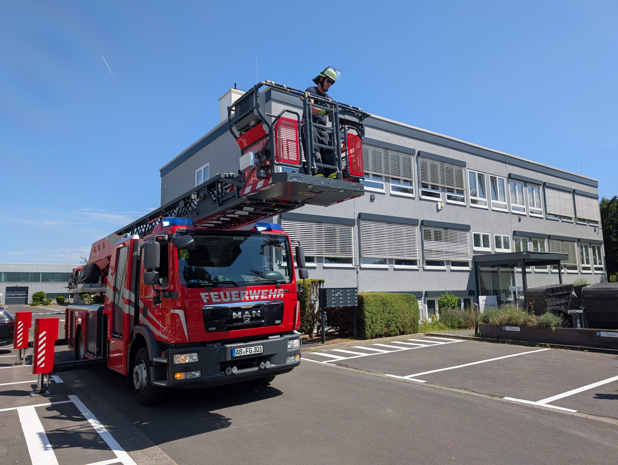 20250705 FF Großostheim Drehleiterkorb Ausbildung 1