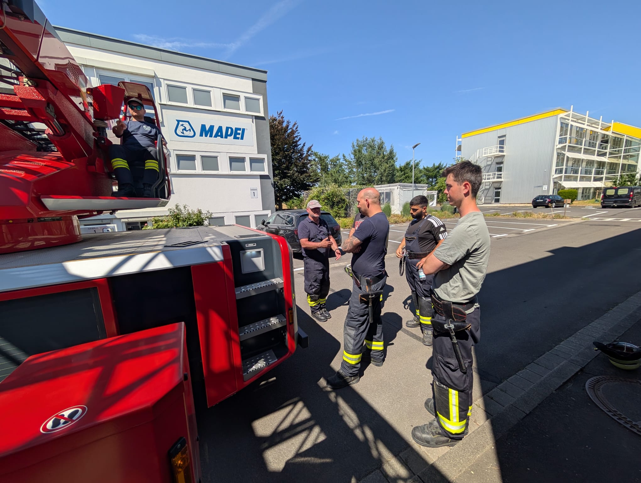 20250705 FF Großostheim Drehleiterkorb Ausbildung 7
