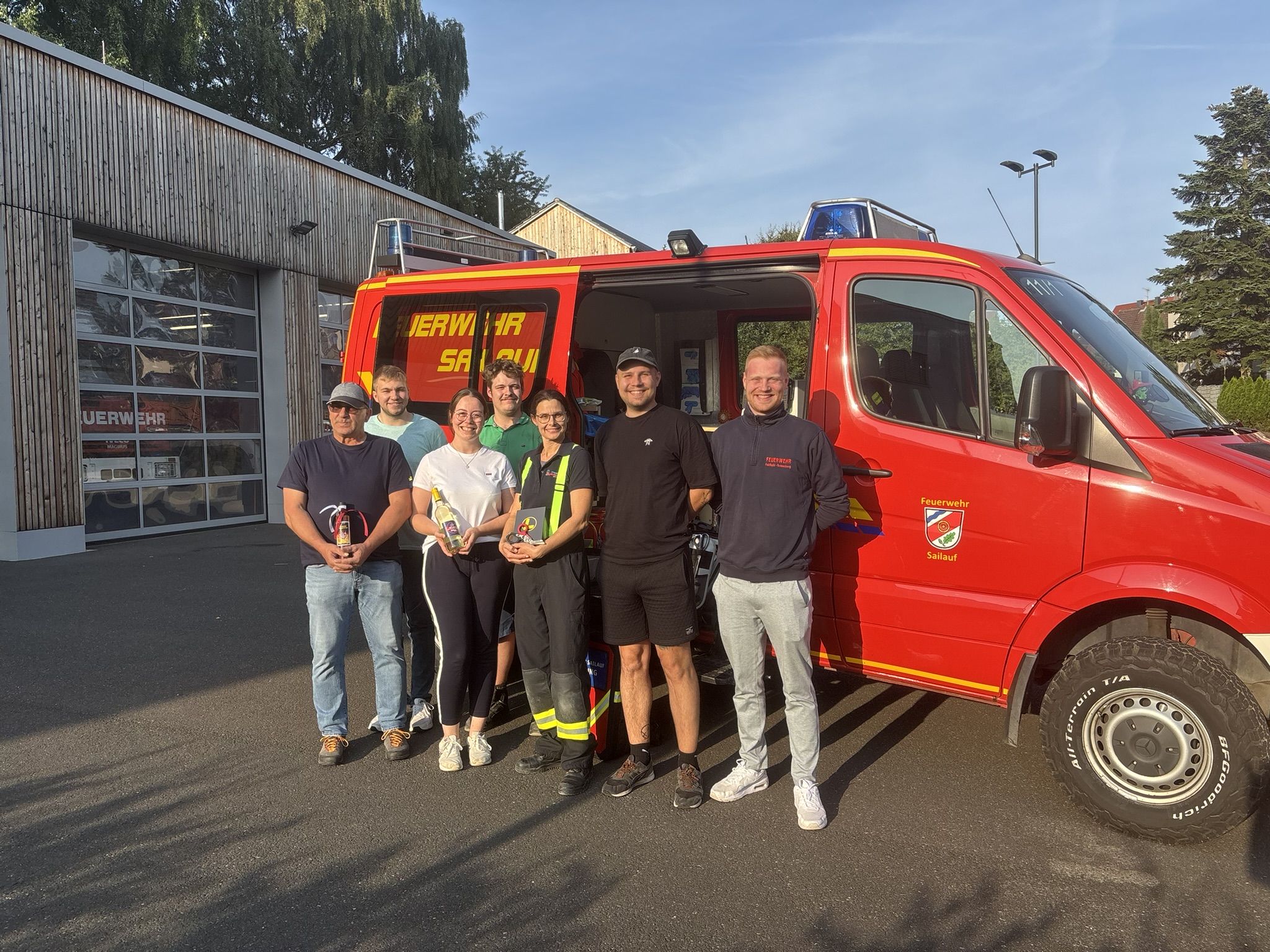 20250807 FF Sailauf Geschenk an FR Team von FF Feldkahl Rottenberg 1