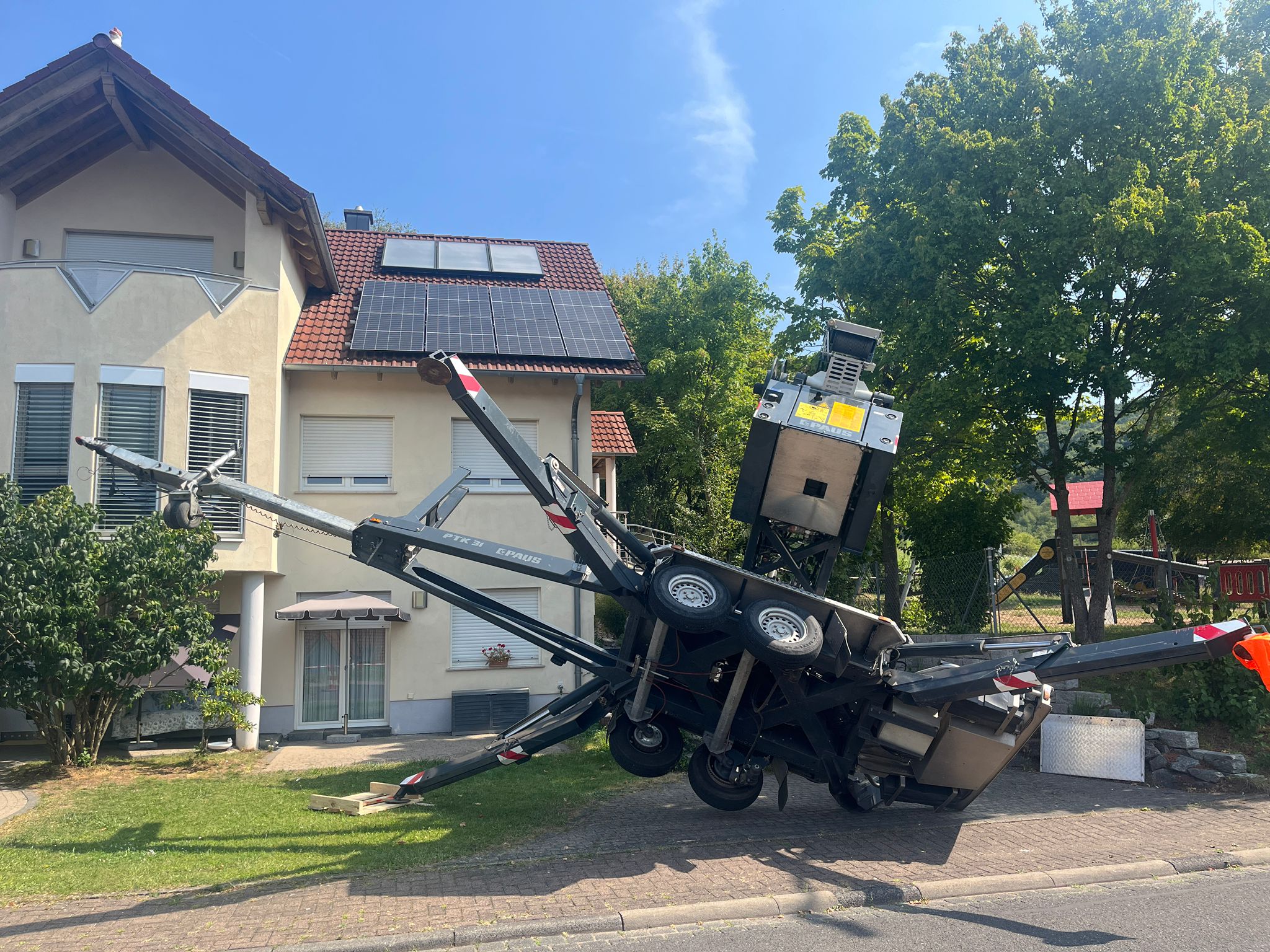 20250820 Arbeitsunfall umgestürzter Kran Bessenbach 4