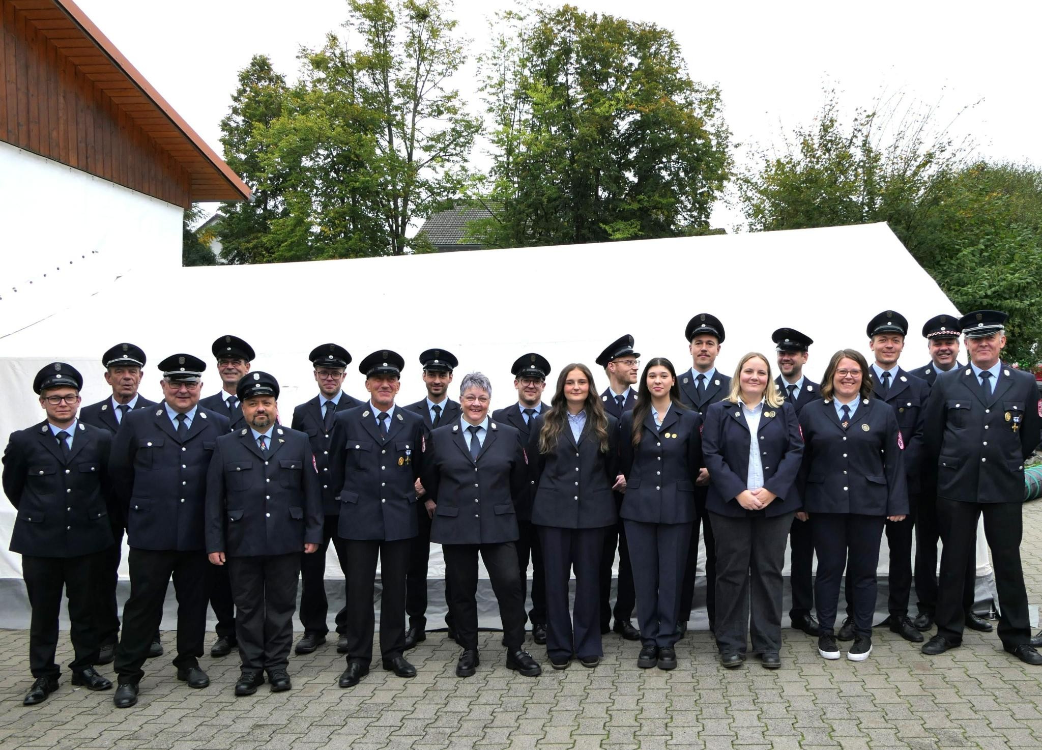 20250927 FF Hösbach Bahnhof Übergabe und Segnung von zwei neuen Fahrzeugen 3