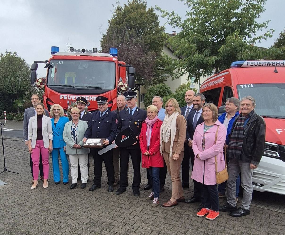 20250927 FF Hösbach Bahnhof Übergabe und Segnung von zwei neuen Fahrzeugen 4