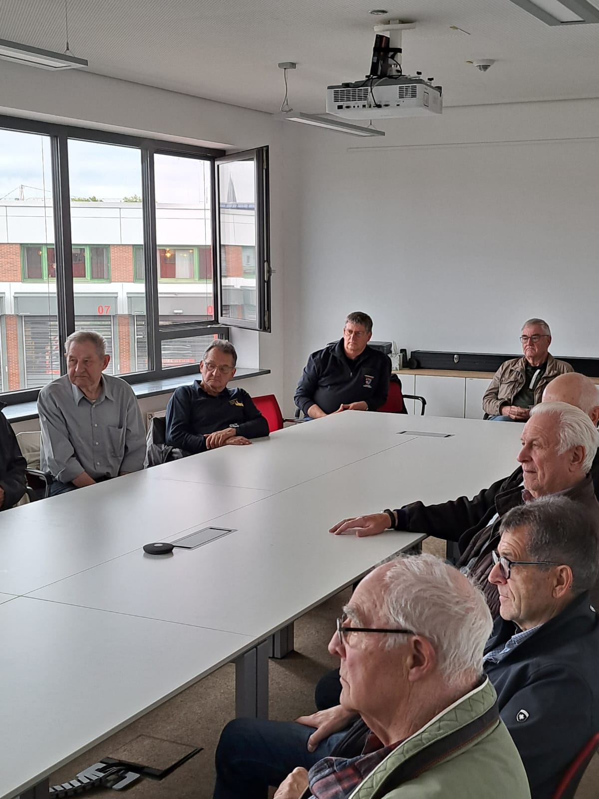 20251008 Alters und Ehrenabteilungen besuchen die ILS 11