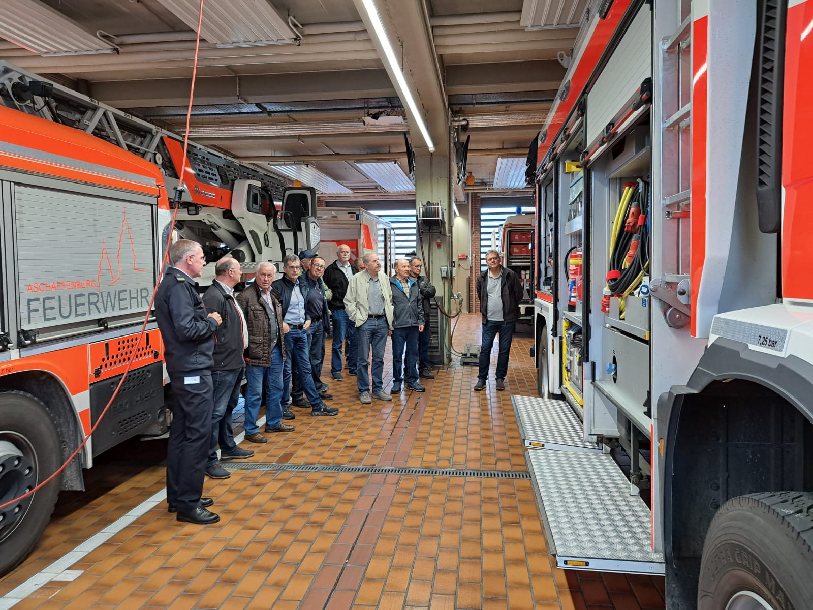 20251008 Alters und Ehrenabteilungen besuchen die ILS 14