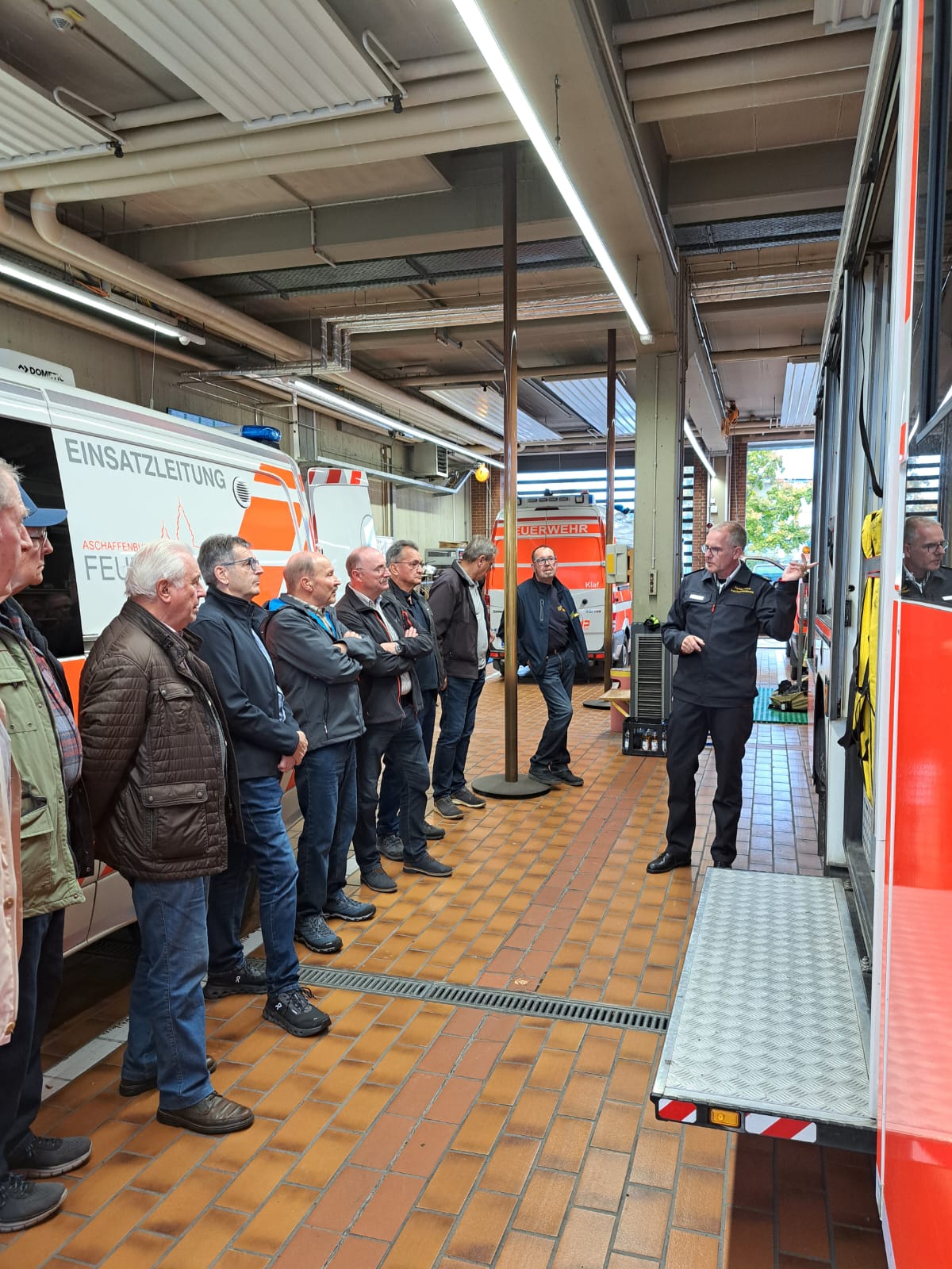 20251008 Alters und Ehrenabteilungen besuchen die ILS 3