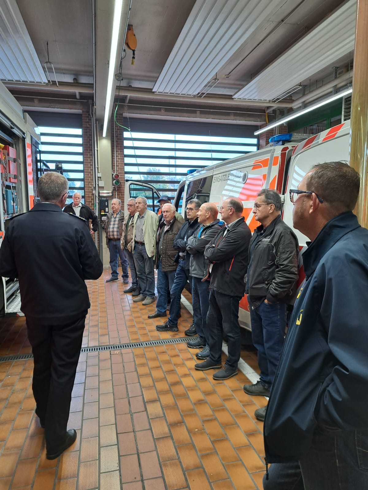 20251008 Alters und Ehrenabteilungen besuchen die ILS 5