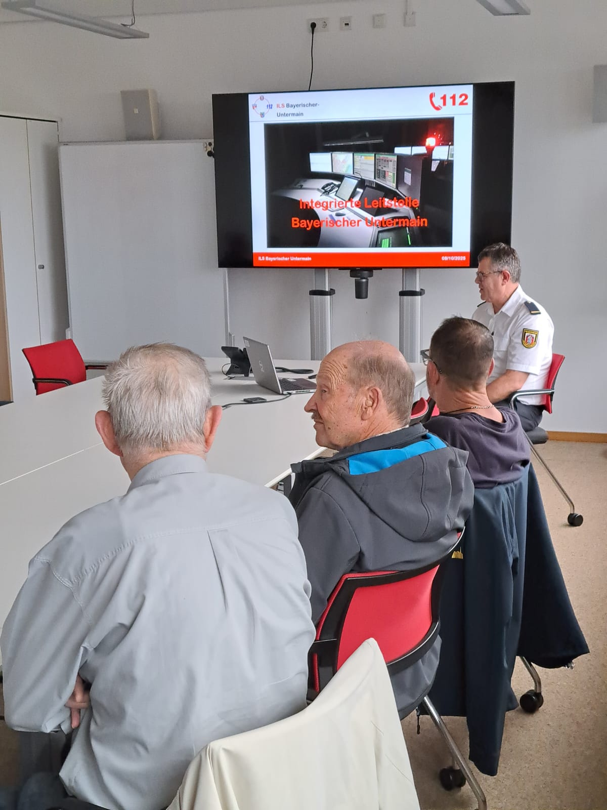 20251008 Alters und Ehrenabteilungen besuchen die ILS 8