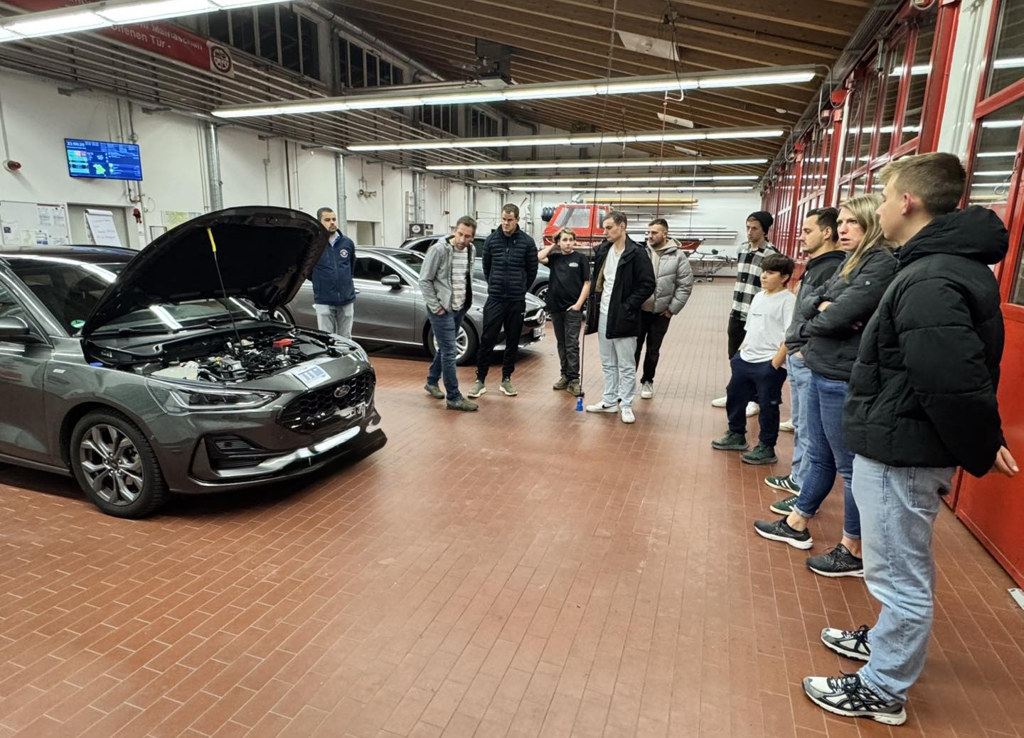 20251030 FF Mainaschaff Fortbildung Elektroantriebe 4