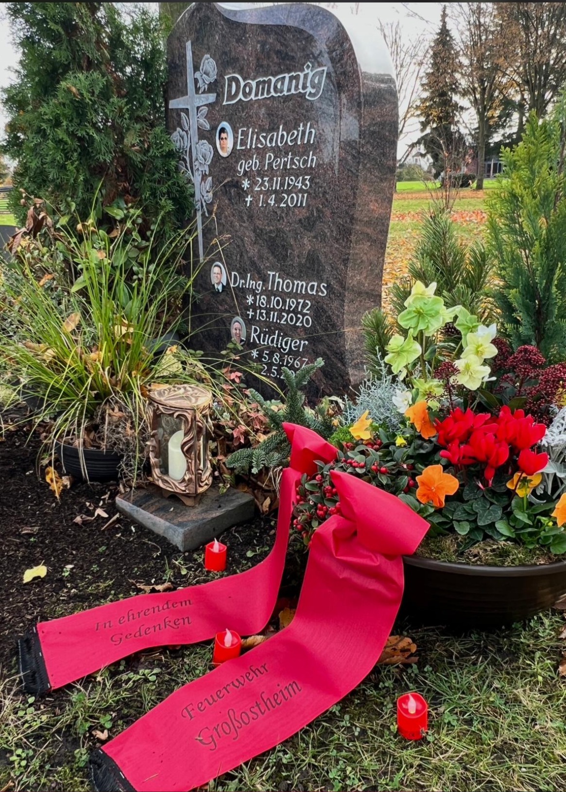 20251113 FF Großostheim 5. Todestag Dr Thomas Domanig mit Pflanzung Gedenkbaum 2