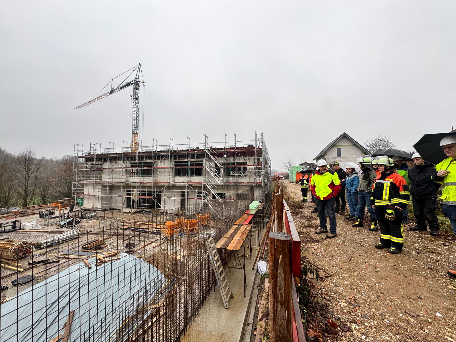 20251130 FF Mömbris Hutzelgrund Baustellenbegehung Neubau Feuerwehrhaus 2