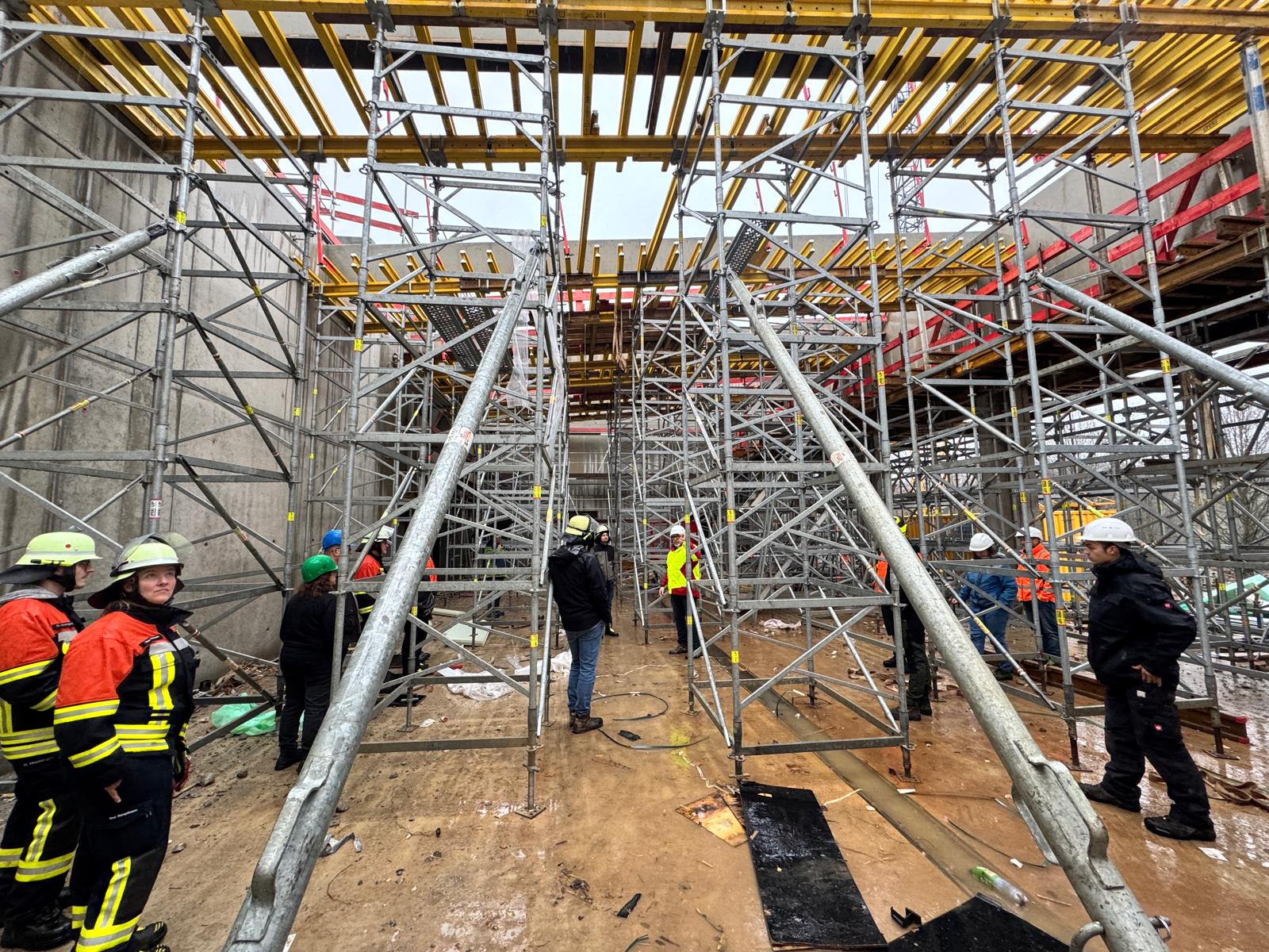 20251130 FF Mömbris Hutzelgrund Baustellenbegehung Neubau Feuerwehrhaus 4