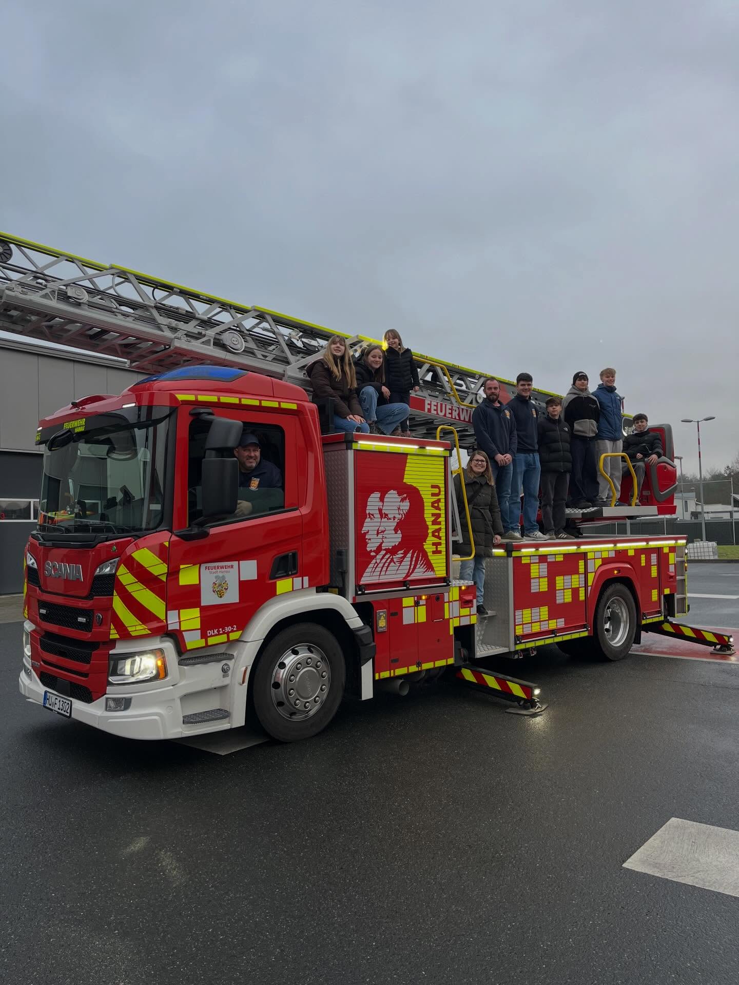 20251214 JF Krombach besichtigt BF Hanau 1