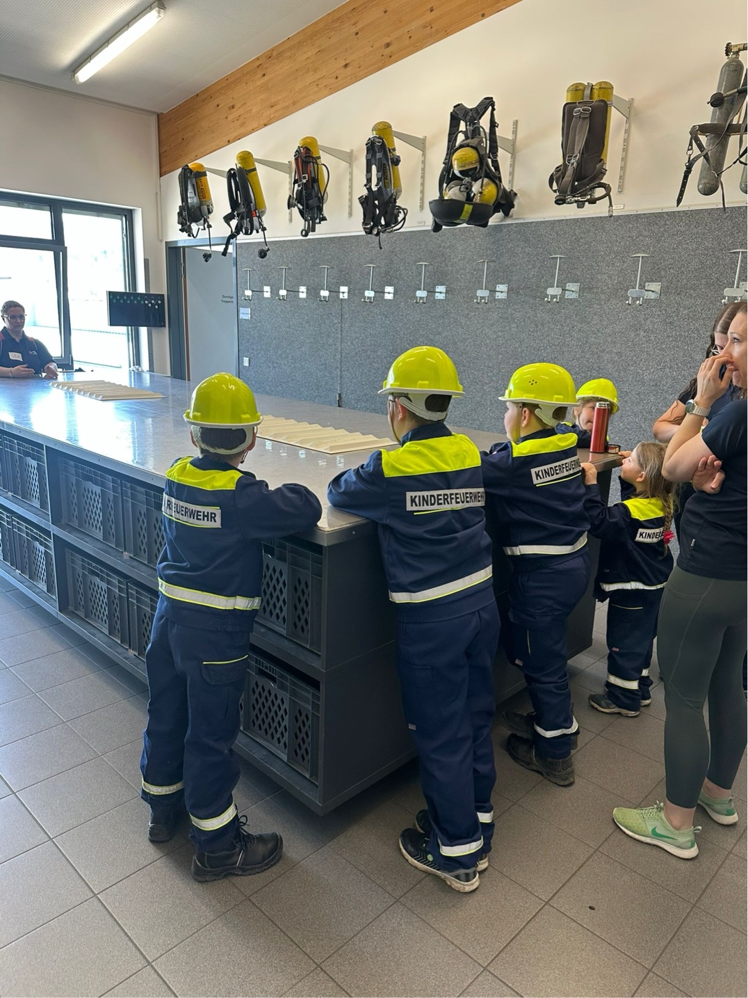 20260411 Jugend und Kinderfeuerwehren besichtigen das ASZ Goldbach 2