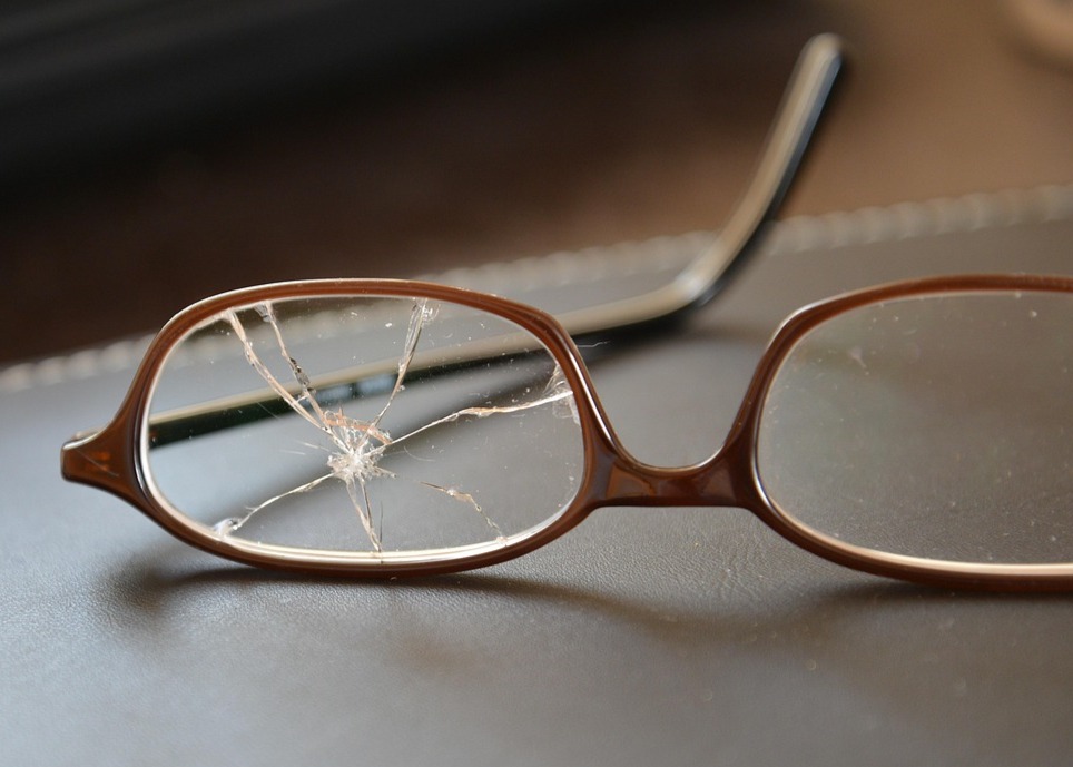 Beschädigte Brille
